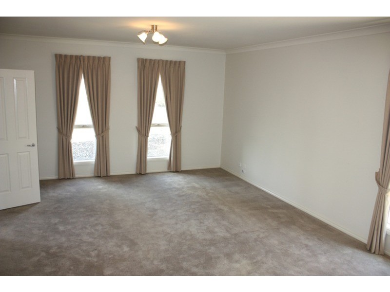 24 Windsor Rise, Sunbury VIC 3429
