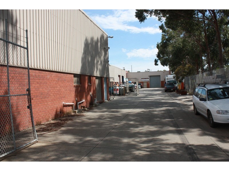 5/11 McDougall  Road, Sunbury VIC 3429