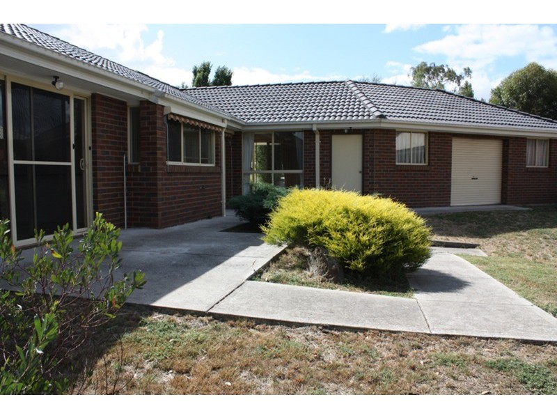 6 Churchill Place, Sunbury VIC 3429
