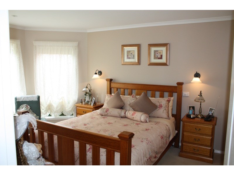 4 Merton Close, Sunbury VIC 3429