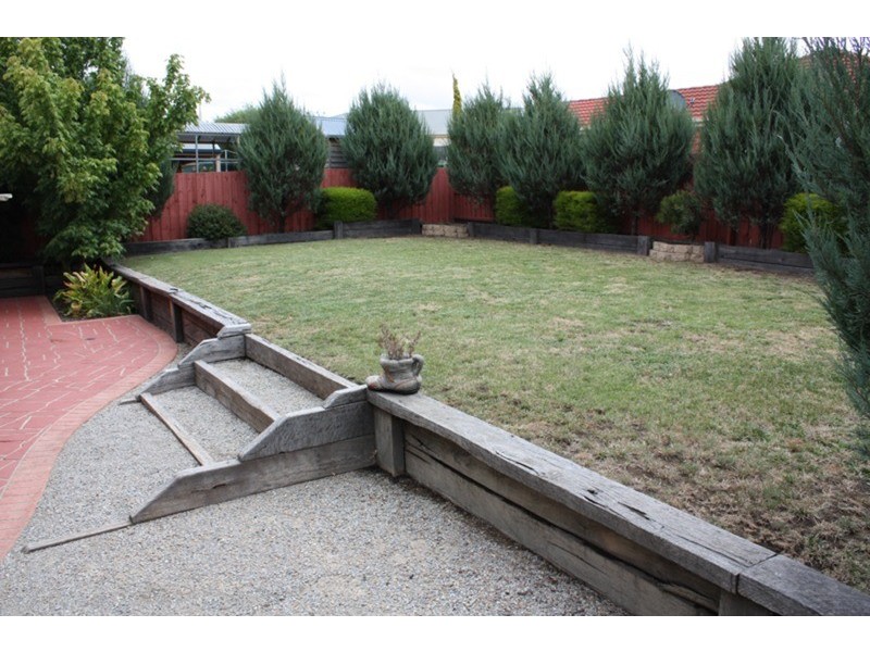 4 Merton Close, Sunbury VIC 3429