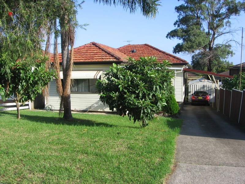 1 Dempster Crescent, Regents Park NSW 2143