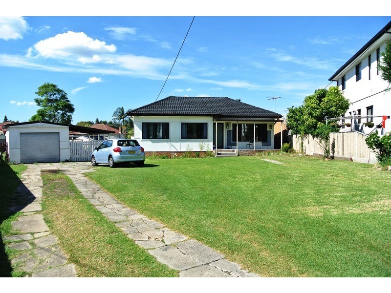 8 Claude James Crescent, Regents Park NSW 2143