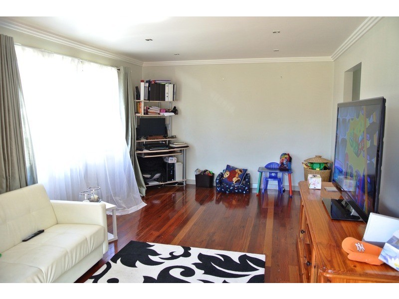 8 Claude James Crescent, Regents Park NSW 2143