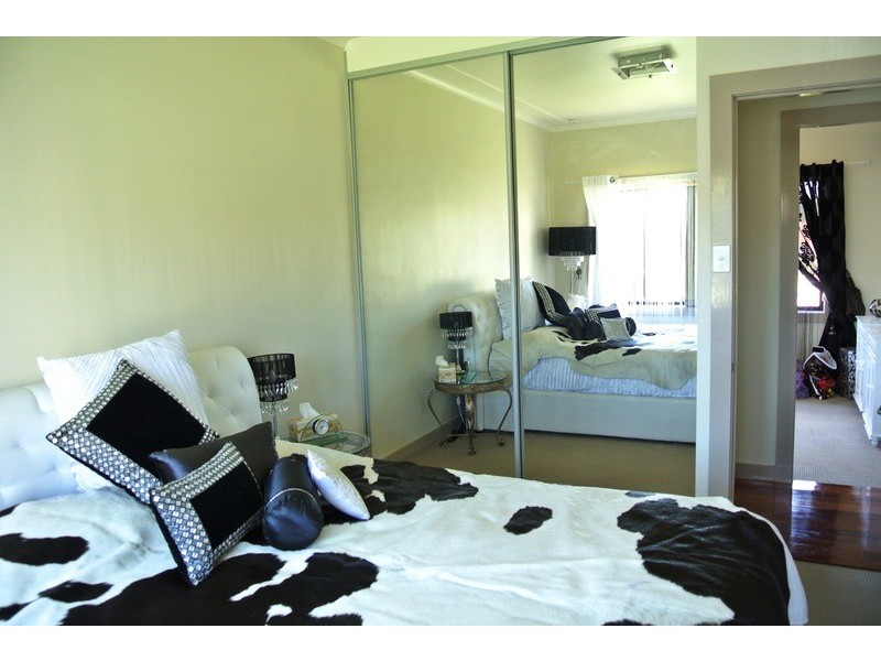 8 Claude James Crescent, Regents Park NSW 2143