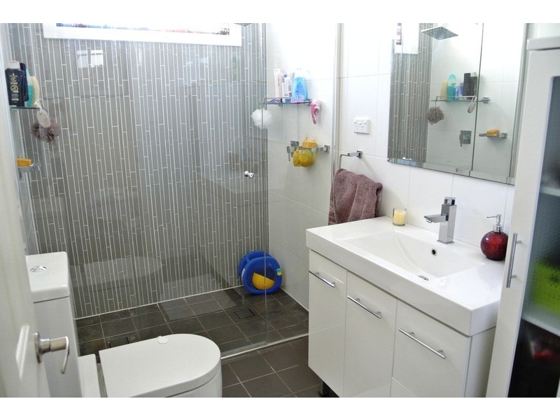 8 Claude James Crescent, Regents Park NSW 2143