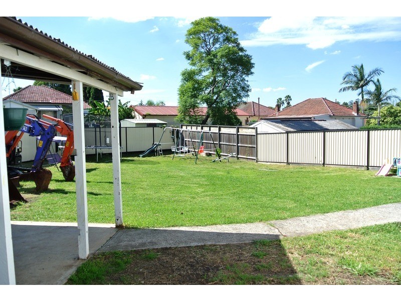 8 Claude James Crescent, Regents Park NSW 2143