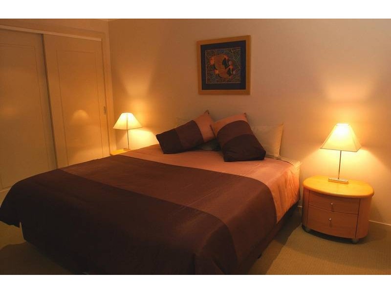 2/38 Marandowie Drive, Iluka NSW 2466