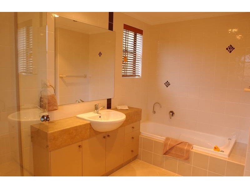 2/38 Marandowie Drive, Iluka NSW 2466