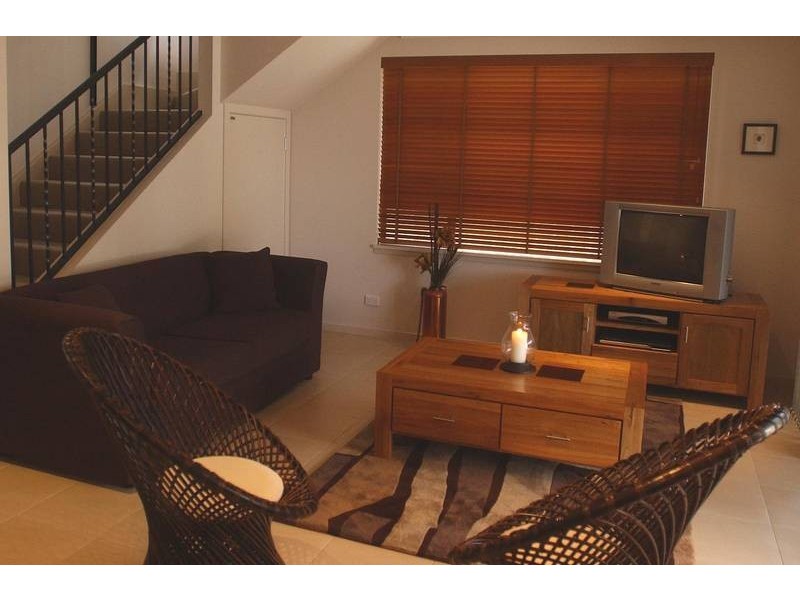 2/38 Marandowie Drive, Iluka NSW 2466