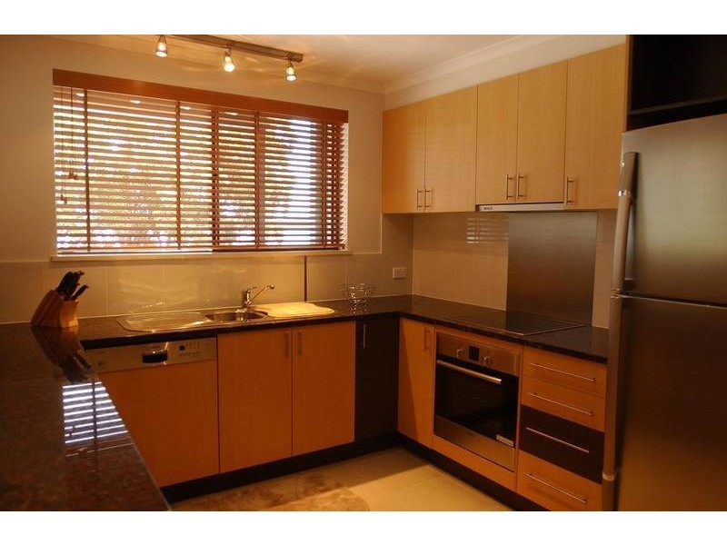 2/38 Marandowie Drive, Iluka NSW 2466