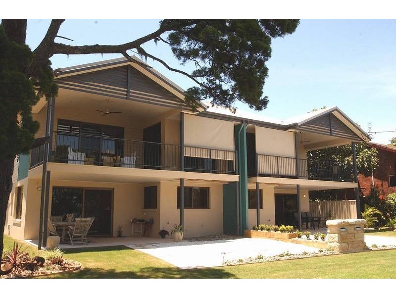 2/38 Marandowie Drive, Iluka NSW 2466