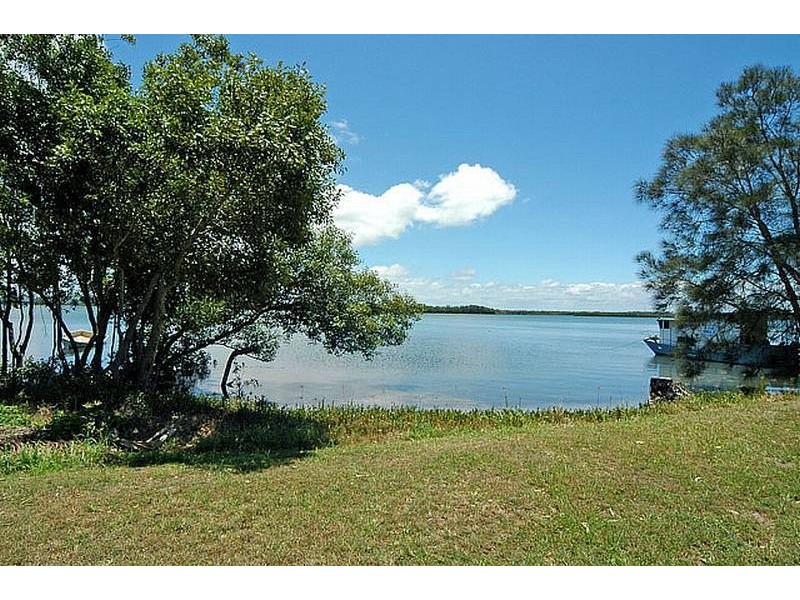 24 Marandowie Drive, Iluka NSW 2466