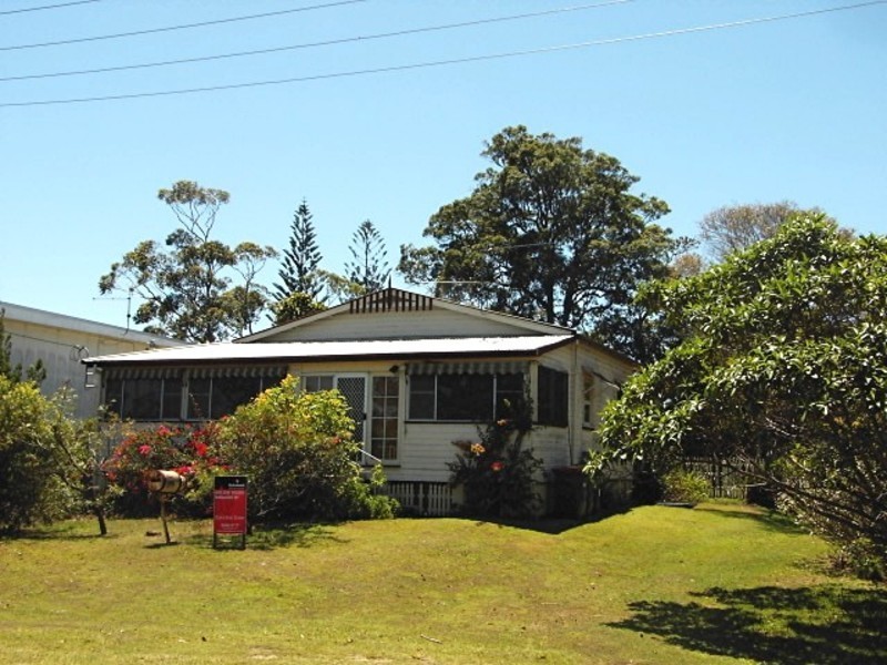 12 Marandowie Drive, Iluka NSW 2466