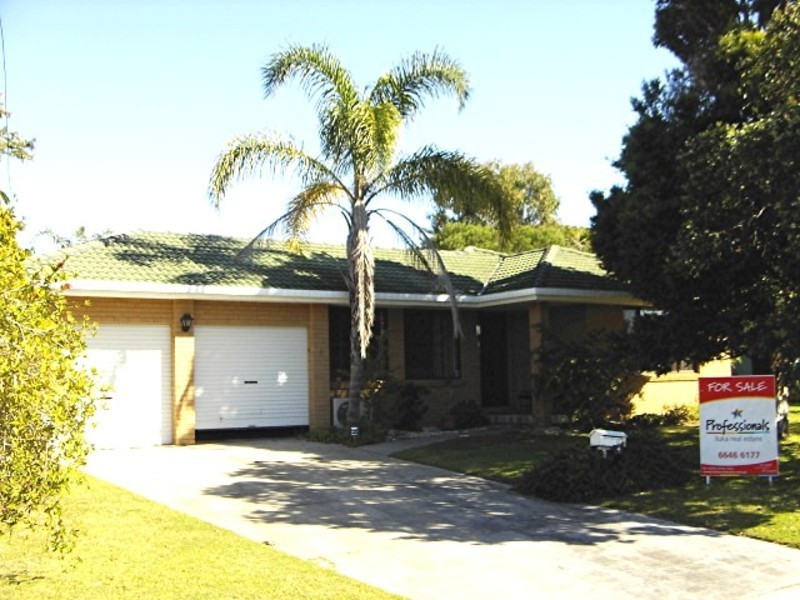 4 Ballanda Crescent, Iluka NSW 2466