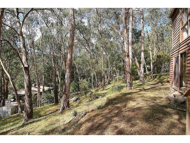 13 Waratah Avenue, Selby VIC 3159