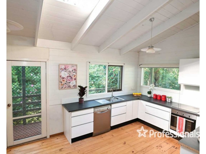 1 La La Avenue, Warburton VIC 3799