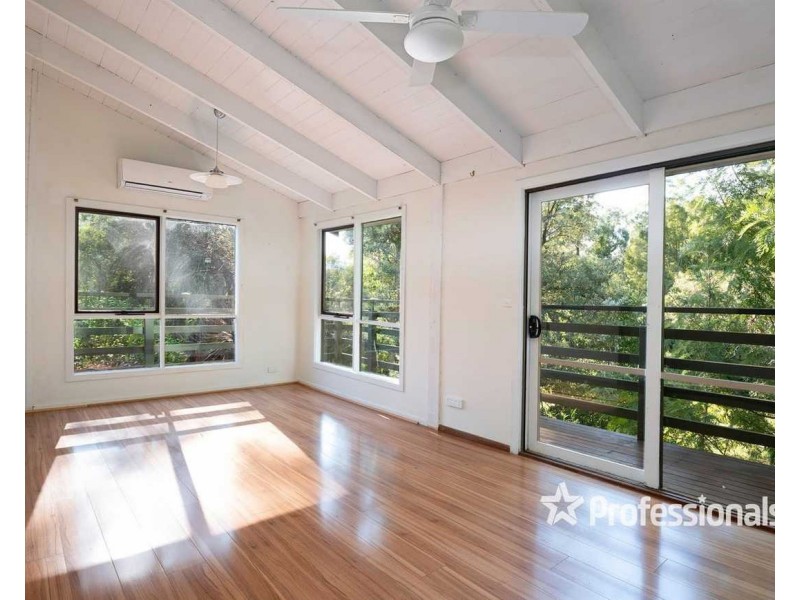 1 La La Avenue, Warburton VIC 3799