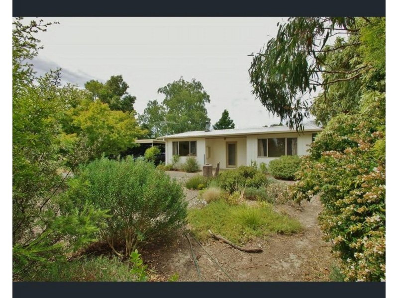 9 Allsops Road, Launching Place VIC 3139