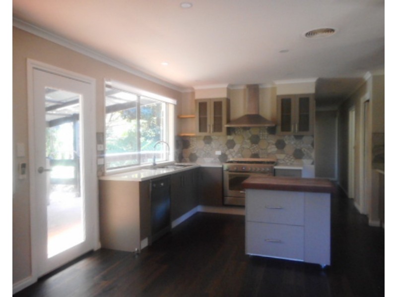 6 Shirley Avenue, Warburton VIC 3799