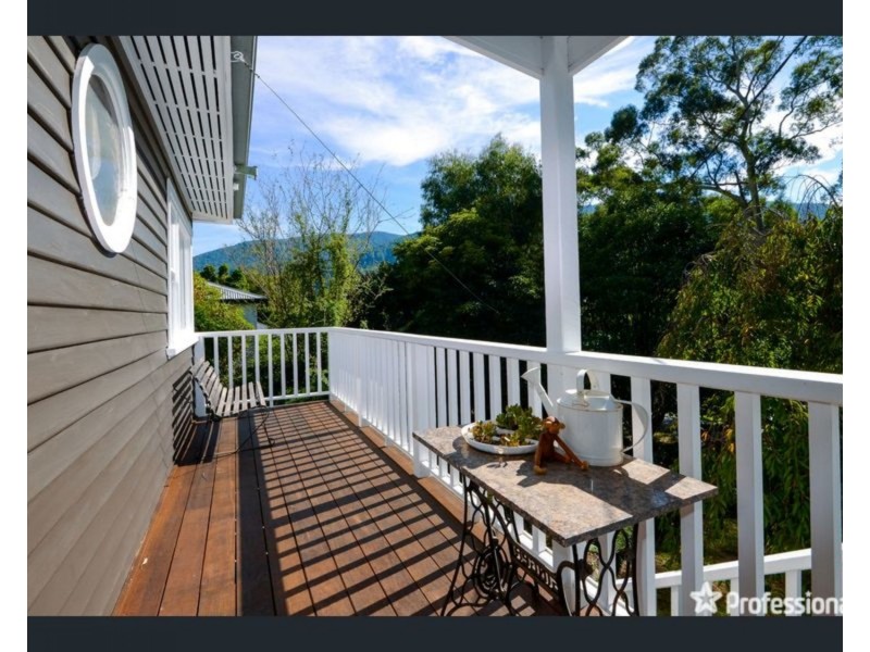 12 La La Avenue, Warburton VIC 3799