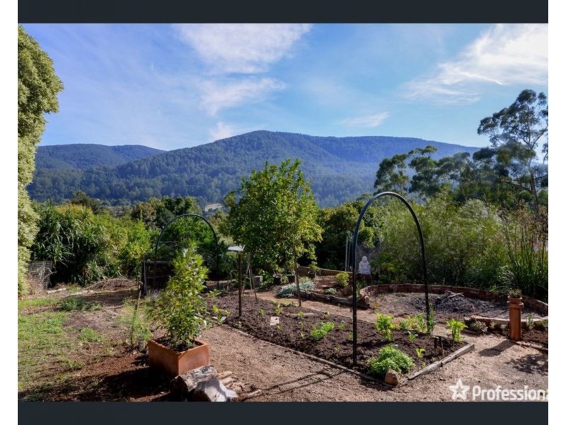 12 La La Avenue, Warburton VIC 3799