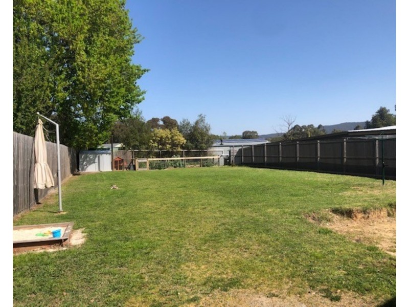 735 Old Warburton Road, Wesburn VIC 3799