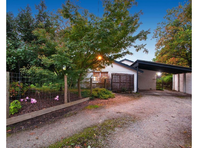 52 Braeside Drive, Launching Place VIC 3139