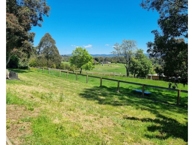 2 Williams Crescent, Woori Yallock VIC 3139