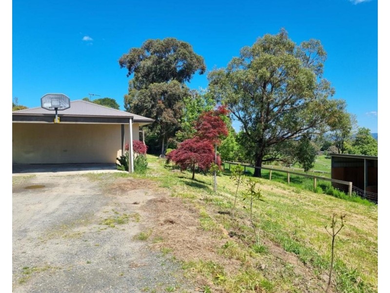 2 Williams Crescent, Woori Yallock VIC 3139