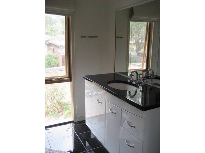 10 Mathers Avenue, Launching Place VIC 3139