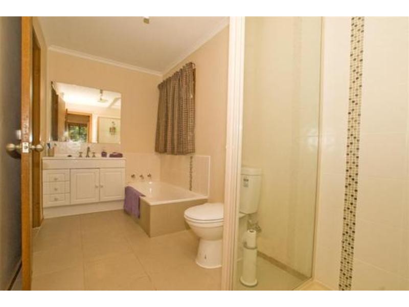 2a Giffords Road, Warburton VIC 3799