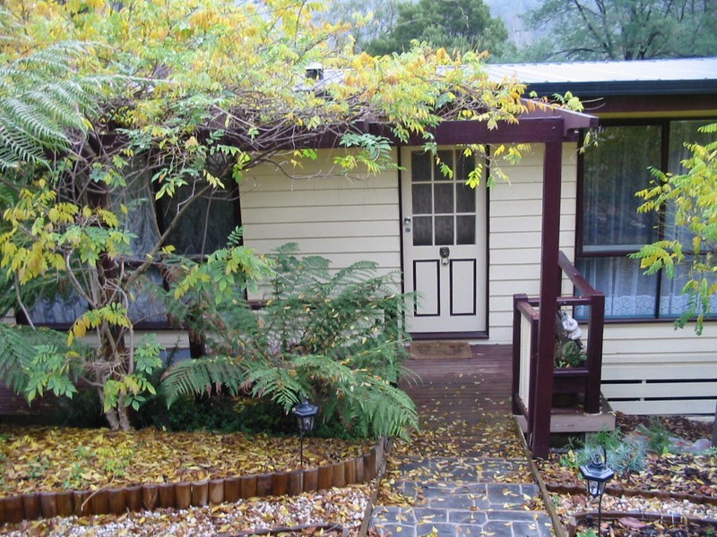 6 Waterloo Avenue, Warburton VIC 3799