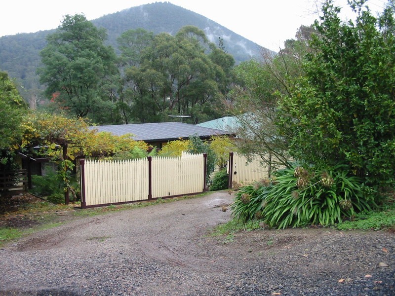 6 Waterloo Avenue, Warburton VIC 3799