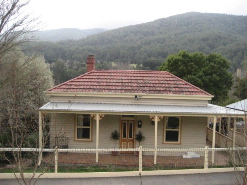 8 Park Road, Warburton VIC 3799