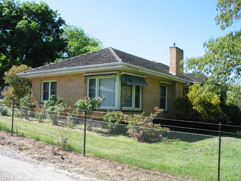 135 Parkinsons Road, Launching Place VIC 3139