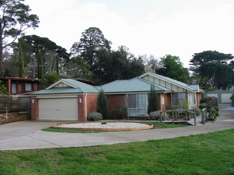 72 Braeside Drive, Launching Place VIC 3139