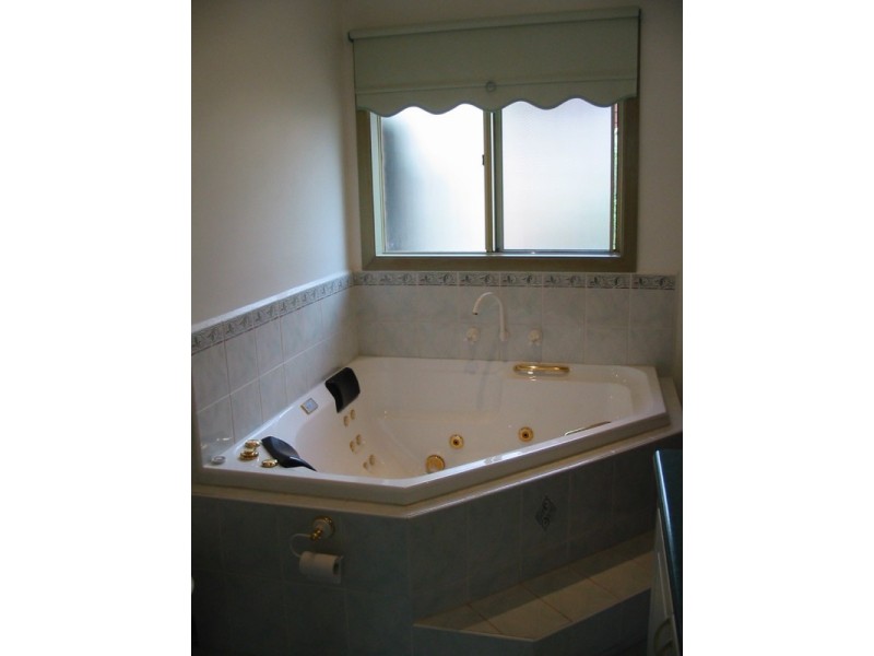 72 Braeside Drive, Launching Place VIC 3139