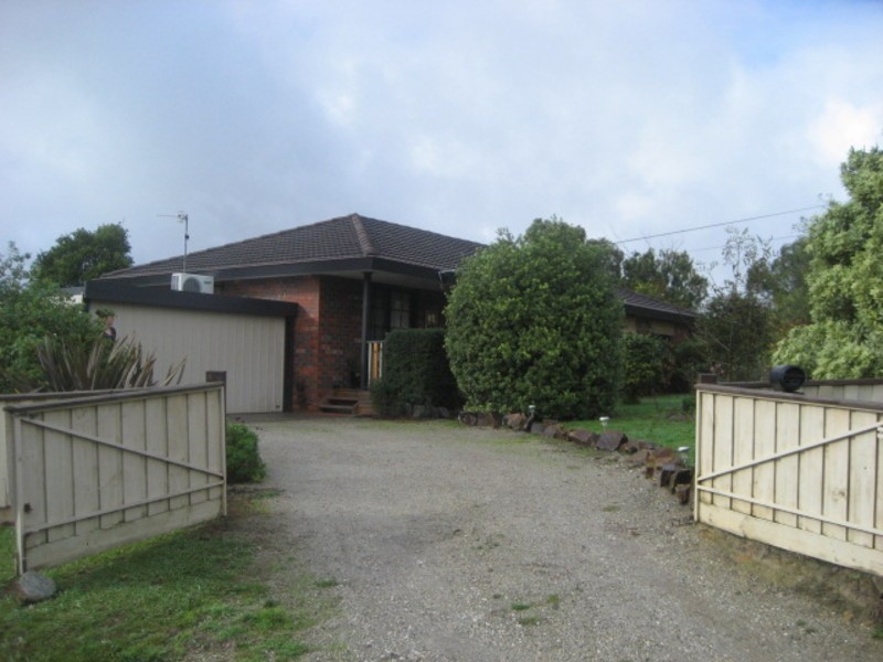 4 Bellbird Avenue, Launching Place VIC 3139