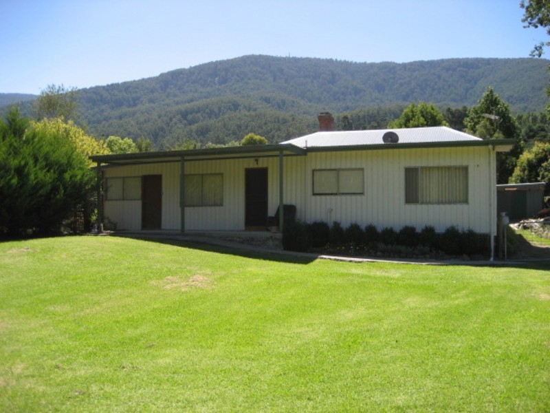 18 Woodspoint Road, Warburton VIC 3799