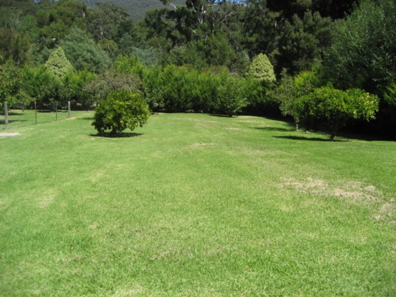 18 Woodspoint Road, Warburton VIC 3799