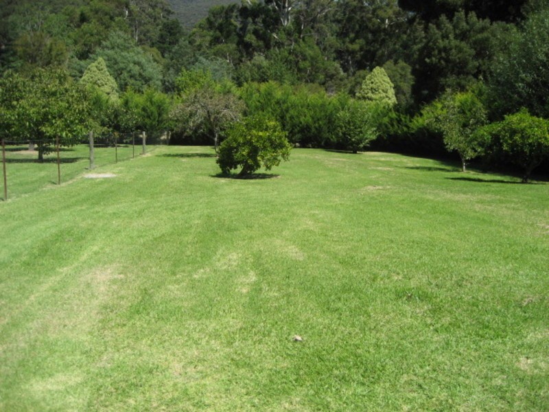 18 Woodspoint Road, Warburton VIC 3799