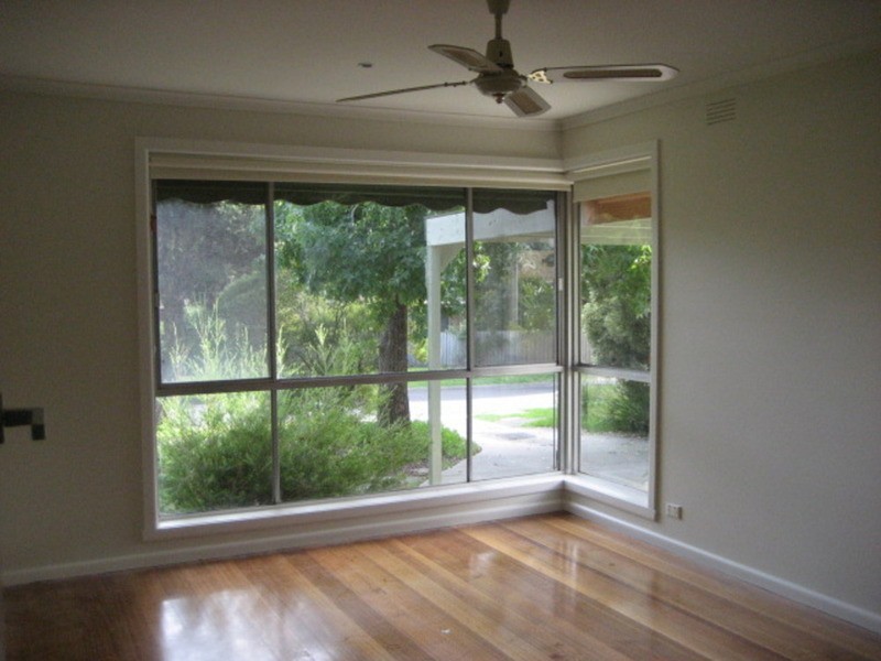 16 Broughton Avenue, Croydon VIC 3136