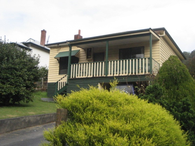 8 Lala Avenue, Warburton VIC 3799