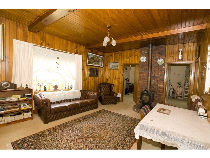 2a Allsops Road, Launching Place VIC 3139