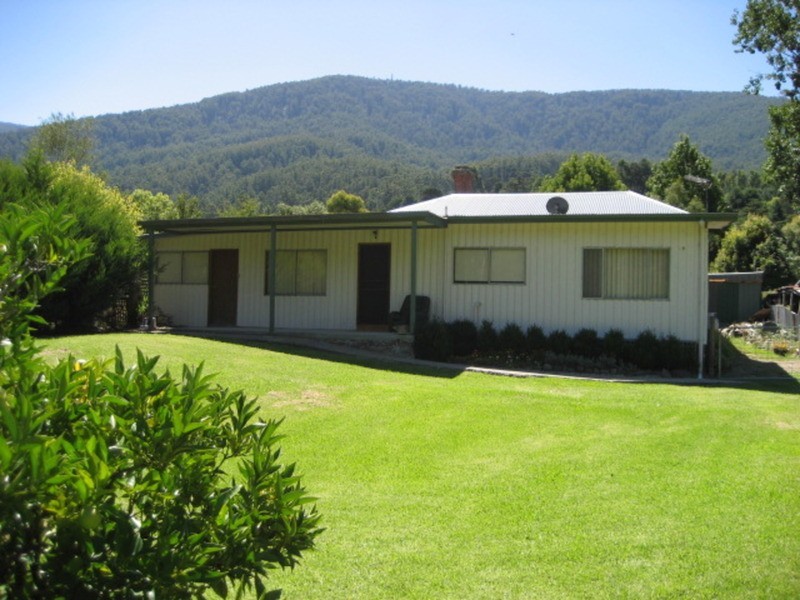 18 Woodspoint Road, Warburton VIC 3799