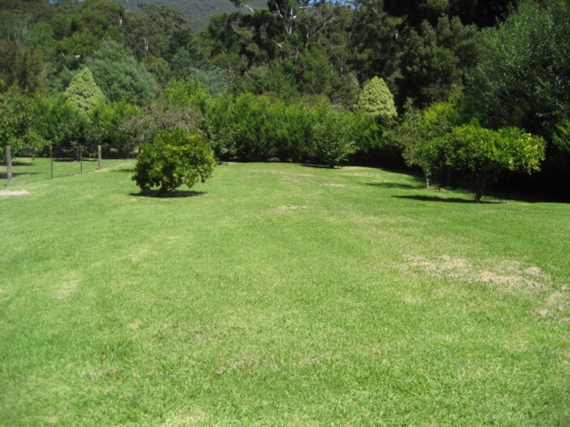 18 Woodspoint Road, Warburton VIC 3799