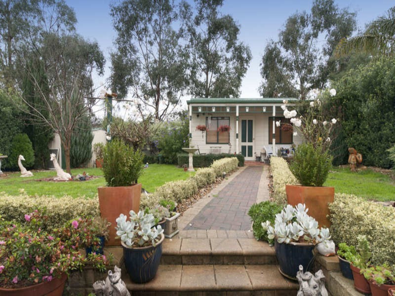 13 Charlwood Drive, Mooroolbark VIC 3138