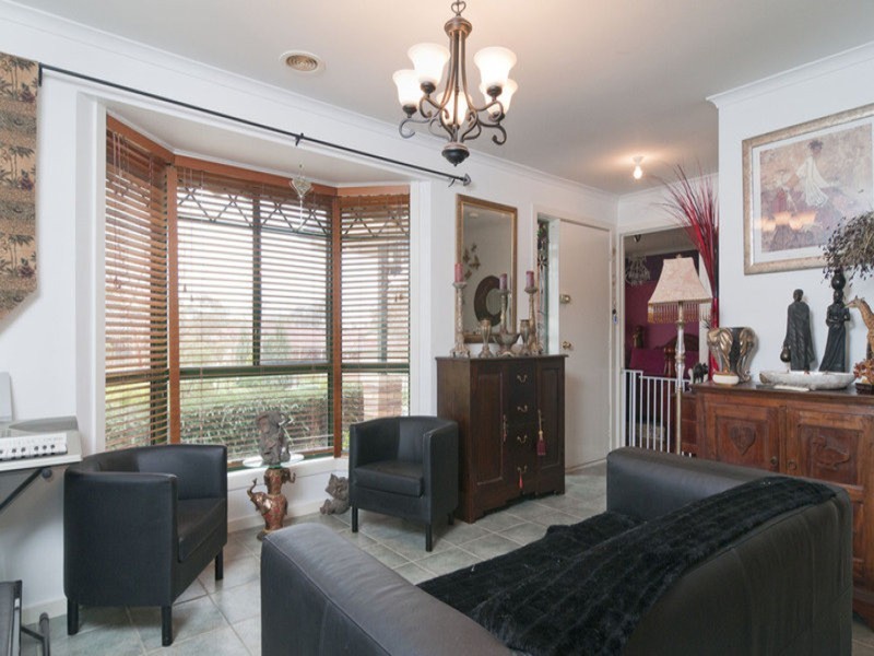 13 Charlwood Drive, Mooroolbark VIC 3138