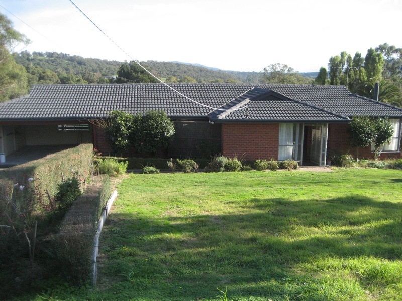 18 Cairncroft Avenue, Launching Place VIC 3139